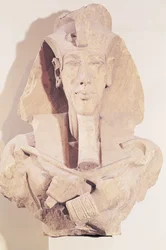 Büste von Amenophis IV (Echnaton) aus dem Tempel des Amun, Karnak, Neues Reich, ca. 1353-1337 v. Chr.