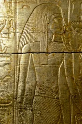 Detail aus der Gravur der goldbedeckten Kapelle von Tutanchamun