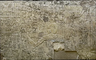 Ägyptische Antiquität: Darstellung von Trägern von Opfergaben. Flachrelief des Grabes des Wesirs Ramose (18. Dynastie). Luxor, Theben, Tal der Adligen, Ägypten