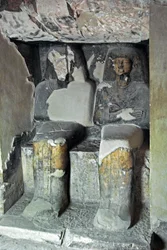 Ägyptische Antiquität: Skulpturen in der Nähe des Grabes von Kha em Het (Khaemhat), Inspektor der Speicher und Schreiber am Hof von Amenophis III. (TT57), die den Schreiber und Imhotep darstellen. 18. Dynastie. 1530-1290 v. Chr. Tal der Adligen. Luxor, Wes