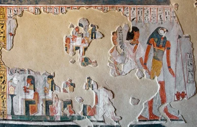 Ägyptische Antiquität: Horus führt Roy und seine Frau zur Waage der Herzen. Fragmente eines Freskos aus dem Grab von Roy (TT255). 18. Dynastie. Vom Westufer von Luxor, Ägypten