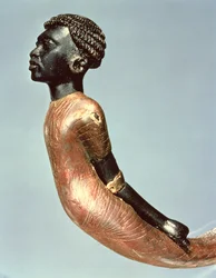 Figur eines afrikanischen Mannes vom Ende eines zeremoniellen Stocks, aus dem Grab von Tutanchamun (ca. 1370-52 v. Chr.) Neues Reich (Holz und Ebenholz)