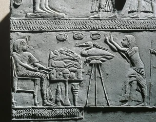 Horemheb isst ein Totenmahl, Relief aus dem Grab von Horemheb in Saqqara