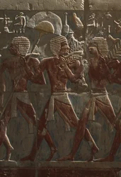 Relief einer Parade zu Ehren der Göttin Hathor (Detail) aus dem Totentempel der Hatschepsut (ca. 1503-1482 v. Chr.)