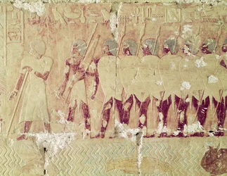 Relief, das Soldaten zeigt, die von Königin Hatschepsut auf eine Expedition ins Land Punt geschickt wurden, um Zutaten für den Tempelritus zurückzubringen, aus dem Totentempel von Hatschepsut, ca. 1503-1482 v. Chr., Neues Reich