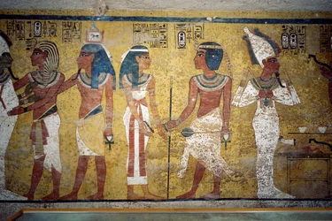 Tutanchamun vor Osiris, Pharao vor Göttin Nut und Ay führt die Mundöffnungszeremonie durch, Fresko, Wand der Grabkammer, Grab von Tutanchamun, Tal der Könige, Theben, Ägypten. Ägyptische Zivilisation, Neues Reich, Dynastie XVIII