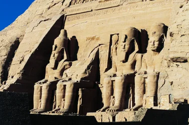 Kolossale Statuen des Tempels von Ramses II, Abu Simbel, Ägypten, Neues Reich, Dynastie XIX