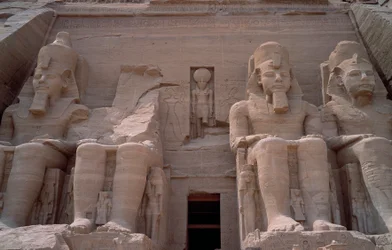 Ägyptische Antiquität: Koloss des Tempels von Ramses II. (1271-1256 v. Chr.), Abu Simbel, Assuan, Ägypten