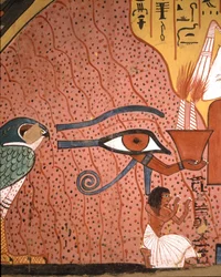 Ägyptische Antiquität: Der Handwerker Pached kniet in Anbetung neben ihm, das Auge des Horus Oudjat. Fresko aus dem Grab von Pachedou, Deir el Medinet, Ägypten