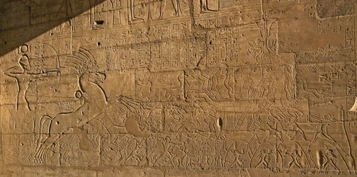 Ägyptische Antiquitäten: Ansicht der Reliefs, die die Taten von Ramses II während der Schlacht von Qadesch im Jahr 1274 v. Chr. feiern, Totentempel, der dem Pharao Ramses II gewidmet ist