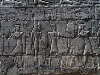Szenen der Opfergaben an die Götter, Relief, Innenwände der Großen Hypostylhalle, Karnak-Tempelkomplex (Unesco-Welterbeliste)