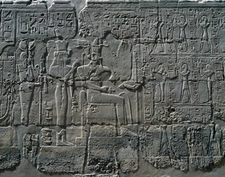 Szenen von Opfergaben an Götter, Relief, Innenwände der großen Hypostylhalle, Karnak-Tempelkomplex