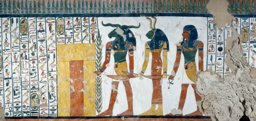 Die drei Genien, die das zweite Tor des Reiches des Osiris bewachen, Totenbuch, Kapitel 144, Detail aus den Fresken in der Grabkammer von Nefertari, Tal der Königinnen, Luxor, Theben. Ägyptische Zivilisation, Neues Reich, Dynastie XIX
