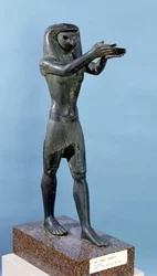 Statue des Gottes Horus, der ein Trankopfer darbringt, Dritte Zwischenzeit, ca. 750 v. Chr.