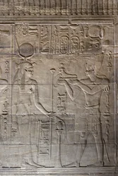 Reliefs im inneren Heiligtum, Philae-Tempel, Assuan, Ägypten