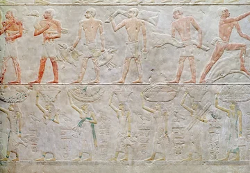 Relief, das Menschen zeigt, die Essensopfer tragen, aus der Mastaba von Akhethotep, Altes Reich