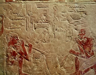 Relief, das Glasbläser darstellt, aus dem Mastaba von Kaemrehu, Saqqara, Altes Reich, ca. 2325 v. Chr.