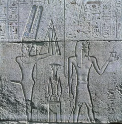 Ägypten, Altes Theben, Luxor, Karnak, Relief des Gottes Min und Philip III Arrhidaeus im Großen Tempel von Amon