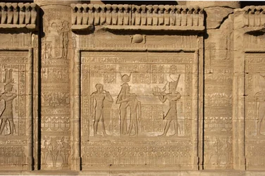 Ägyptische Antiquität: Römisches Mammisi zur Erinnerung an die Geburt von Ihy, Sohn der Isis, Hathor-Tempel, Denderah, Ägypten