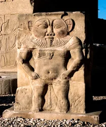 Ägyptische Antiquitäten: Die Gottheit Bes (Detail eines Flachreliefs)