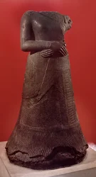 Statue von Napirasu, Frau des elamitischen Königs Untash-Napirisha, ca. 1340-1300 v. Chr.