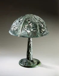 Tischlampe, ca. 1910 (patiniertes Messing & Muschel)