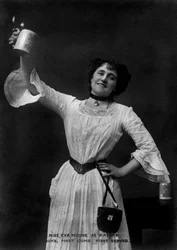 Eva Moore als Kathie in Boys, First Come, First Served, 1903