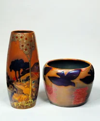 Kameoglasvasen mit kugelförmigen Körpern