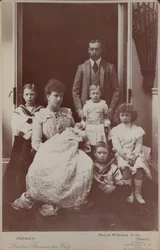 Albert Edward und Prinzessin Alexandra mit ihrer Familie