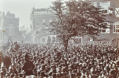 Blackwall Tunnel: Menschenmengen bei der Eröffnungszeremonie, 1897