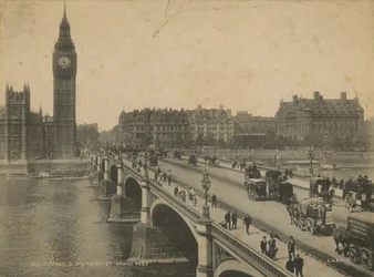 Uhrturm des Parlamentsgebäudes und Westminster Bridge