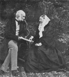 Florence Nightingale und Sir Harry Verney auf dem Rasen von Claydon House, 1889