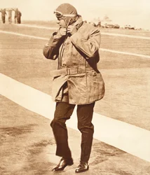 König Edward VIII. landet in Weymouth nach einem Flug von der H.M.S. Courageous