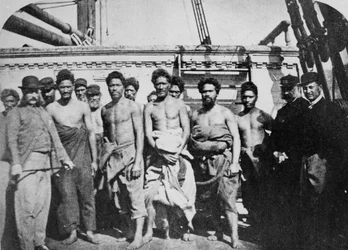 Maori-Gefangene an Bord eines Gefängnisschiffs im Wellington Harbour, 1866