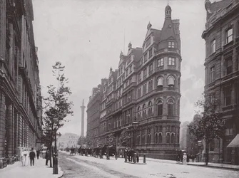 Northumberland Avenue, mit dem Constitutional Club