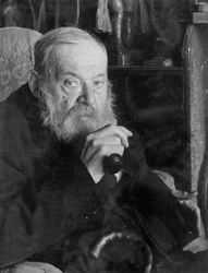 Porträt von Hilaire Belloc, in seinem Haus, Kings Land, Shipley, West Sussex