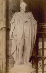 Postkarte mit einem Bild einer Statue von Benjamin Disraeli