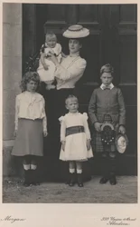 Prinzessin Alexandra mit vier ihrer Kinder
