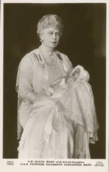 Königin Mary, Gemahlin von König George V., mit ihrer Enkelin, Prinzessin Elizabeth
