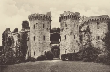 Raglan Castle, Haupttor