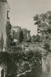 Raglan Castle, vom Wassergraben