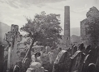 Rundturm, St Kevins Kreuz und Küche, Glendalough