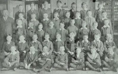 Schulgruppe, unbekannte Schule, 1895
