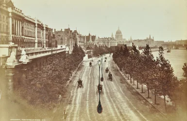 Somerset House, Victoria Embankment, Westminster LB: Blick nach Norden von Waterloo Bridge, 1895