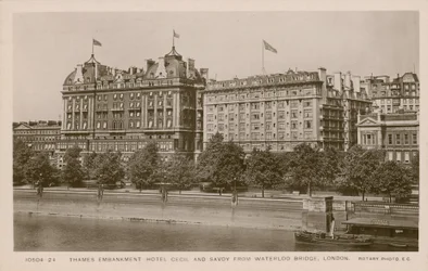 Thames-Ufer Hotel Cecil und Savoy von der Waterloo Bridge, London