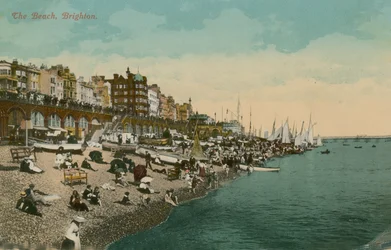 Der Strand, Brighton. Postkarte gesendet im Jahr 1913