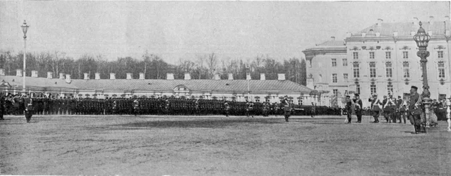 Der Zar erwidert die Grüße seiner Truppen und Generaloffiziere, Illustration aus The King, 25. Mai 1901