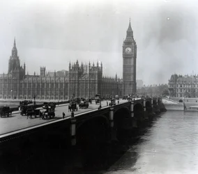Ansicht der Westminster Bridge und des Parlamentsgebäudes