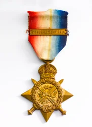 1914 Stern, ca. 1917 (Bronze mit Seidenband)