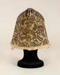 Ein feiner Schwarzstickerei-Haube, 1620-40